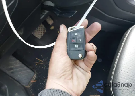 2019 Volkswagen Tiguan 2.0T Se/2.0T Sel/2.0T Sel R-Line/2.0T Sel R-Line Black z USA, uszkodzony, nr VIN 3VV3B7AX6KM099243